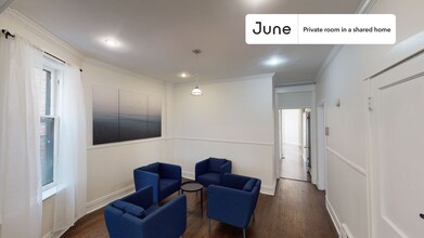 Private bedroom in 3 bed/1.5 bath Home in Chicago, IL - Building Photo - Building Photo