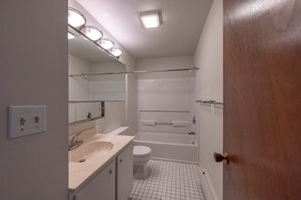Arbor Park I in Meriden, CT - Foto de edificio - Interior Photo