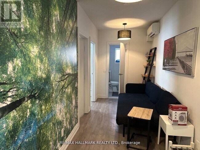 595 St Clair Ave W in Toronto, ON - Building Photo - Building Photo