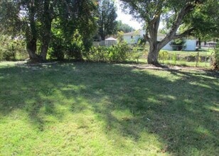 3602 Pinecroft dr in Louisville, KY - Building Photo - Building Photo