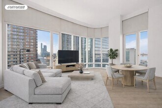 555 W 43rd St in New York, NY - Building Photo - Building Photo