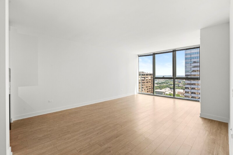 174 N Michigan Ave in Chicago, IL - Building Photo