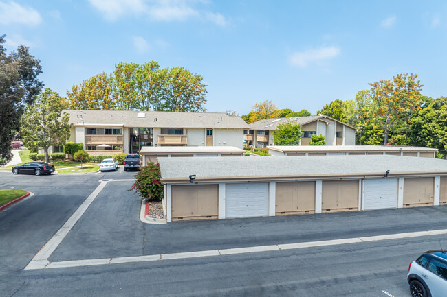 Huntington Landmark in Huntington Beach, CA - Foto de edificio - Building Photo