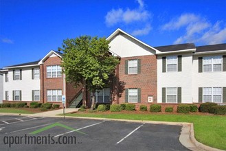 Laurelwood Park Apartments in High Point, NC - Foto de edificio - Building Photo