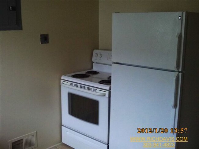 property at 1162 N Yosemite St
