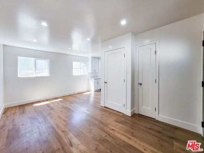 2917 N Coolidge Ave in Los Angeles, CA - Building Photo - Building Photo