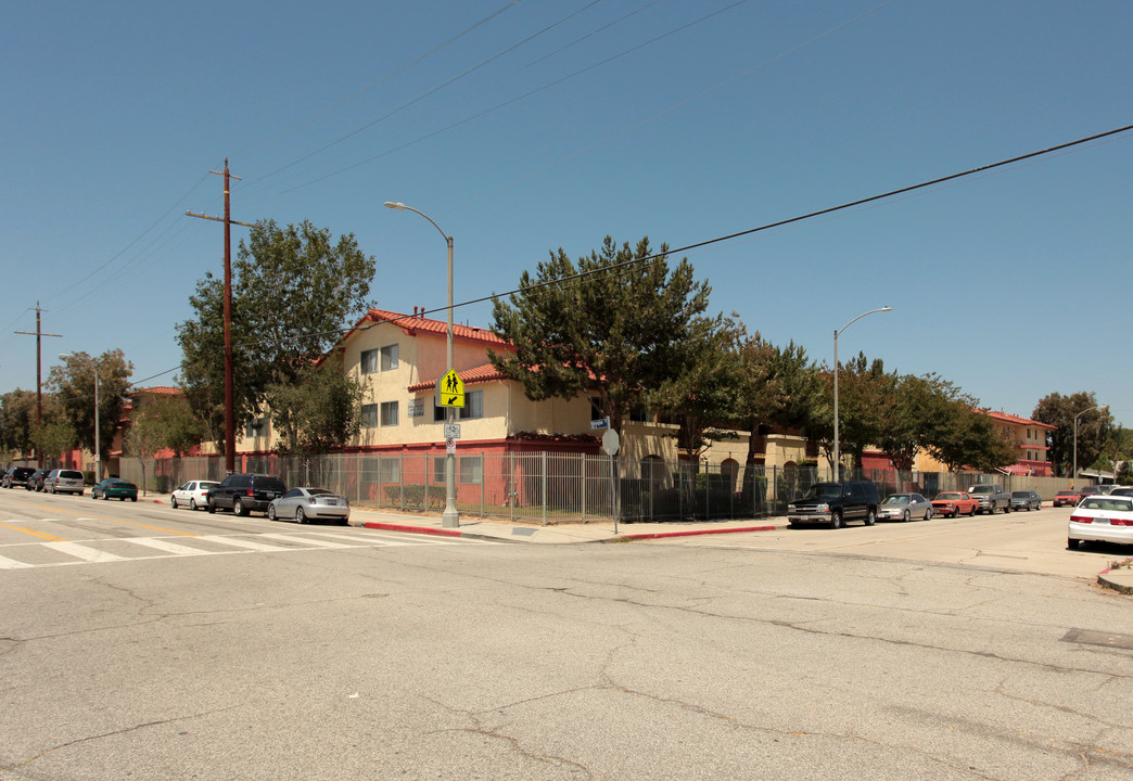 New Harbor Vista Apartments in Wilmington, CA - Building Photo