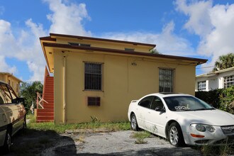 705 13th St in West Palm Beach, FL - Building Photo - Building Photo