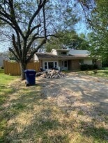 3209 Mirror Lake Dr in Lexington, KY - Building Photo