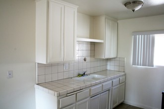 Futuresque Manor in West Covina, CA - Building Photo - Interior Photo