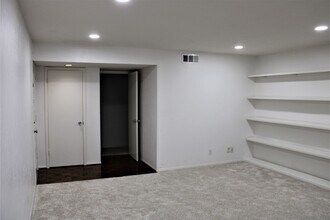 6060 Birchbrook Dr in Dallas, TX - Building Photo - Building Photo