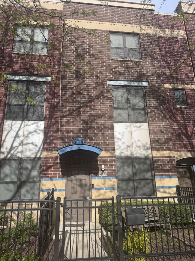 property at 1143 N Cambridge Ave