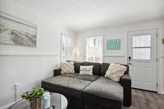 2140 Reed Ave in San Diego, CA - Foto de edificio - Building Photo