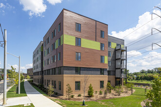 Apex Apartments in Arlington, VA - Building Photo - Building Photo