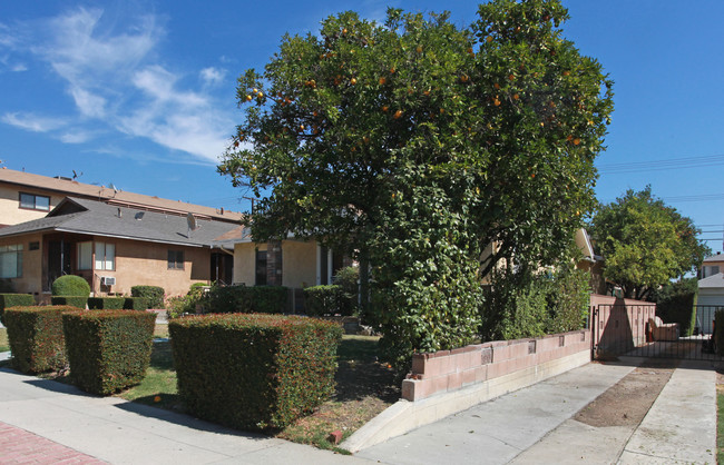 716-718 E Palm Ave in Burbank, CA - Building Photo - Building Photo