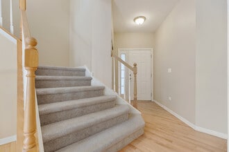 419 Vaughn Cir in Aurora, IL - Building Photo - Building Photo