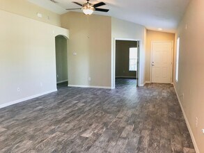 12232 Canyon Blvd in Spring Hill, FL - Building Photo - Building Photo
