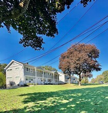 Farmington Court Apartments in Farmington, CT - Building Photo - Building Photo