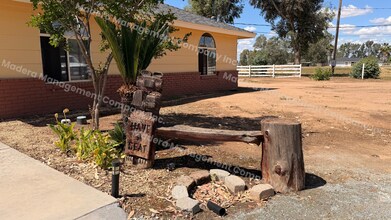 19930 Oakhill Rd in Madera, CA - Building Photo - Building Photo