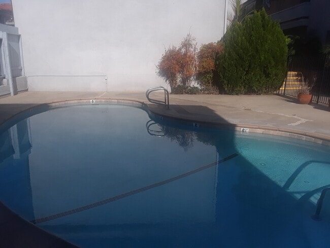 10726 Orange Grove, Unit 20 in Whittier, CA - Foto de edificio - Building Photo