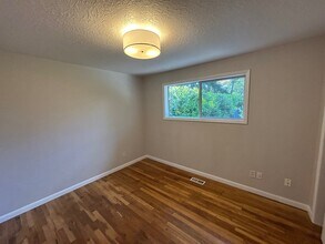 16810 NE Couch Ct in Portland, OR - Building Photo - Building Photo