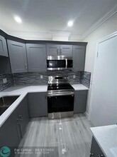 2210 NE 56th Pl in Fort Lauderdale, FL - Foto de edificio - Building Photo