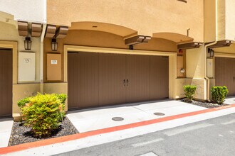 Classics at Evelyn Place in Sunnyvale, CA - Foto de edificio - Building Photo