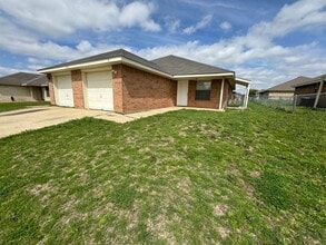 2801 Alma Dr in Killeen, TX - Building Photo - Building Photo
