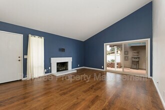 3432 Orchard Way in Oceanside, CA - Foto de edificio - Building Photo