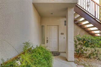 912 Duckhorn Ct in Las Vegas, NV - Building Photo - Building Photo