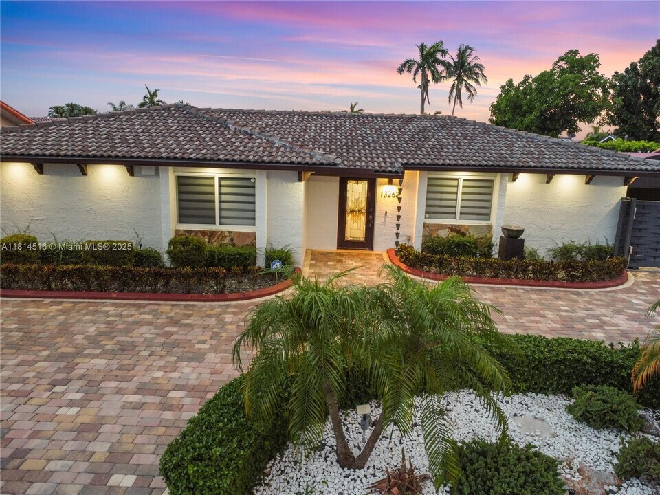 13262 NW 1st Terrace in Miami, FL - Building Photo