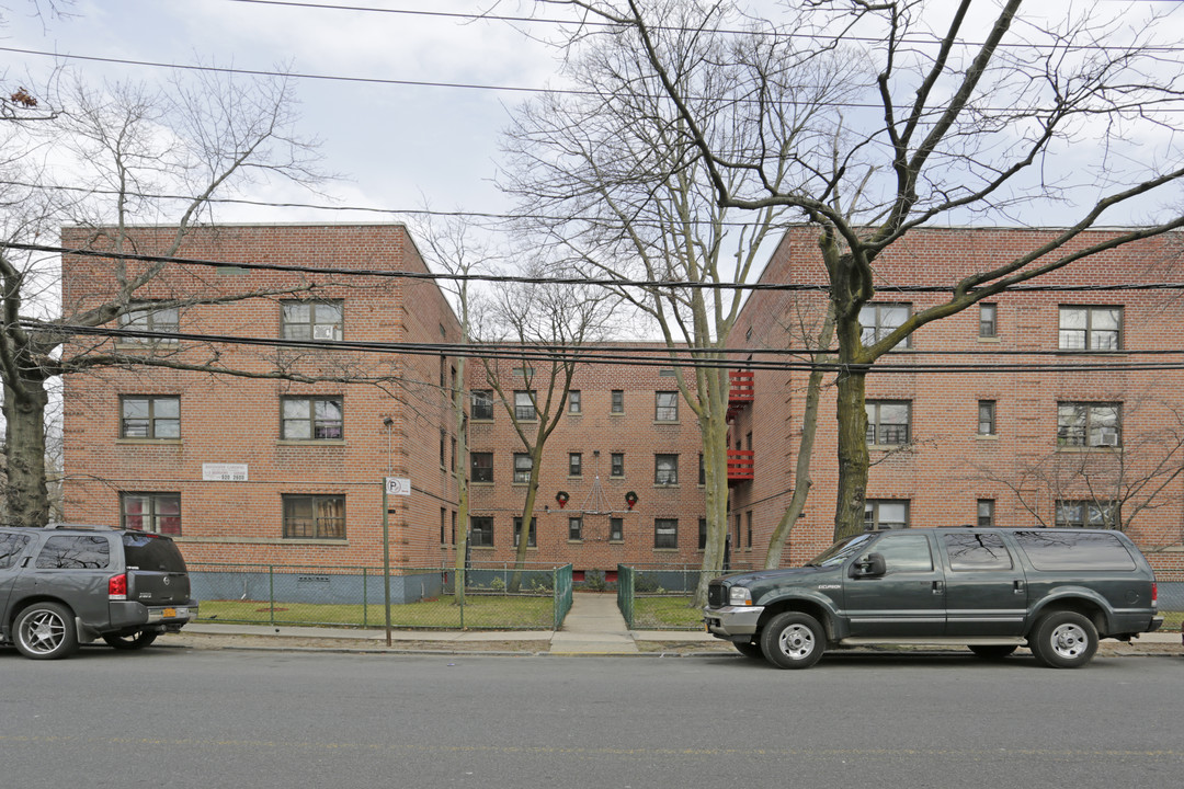 2334 Mott Ave in Far Rockaway, NY - Building Photo