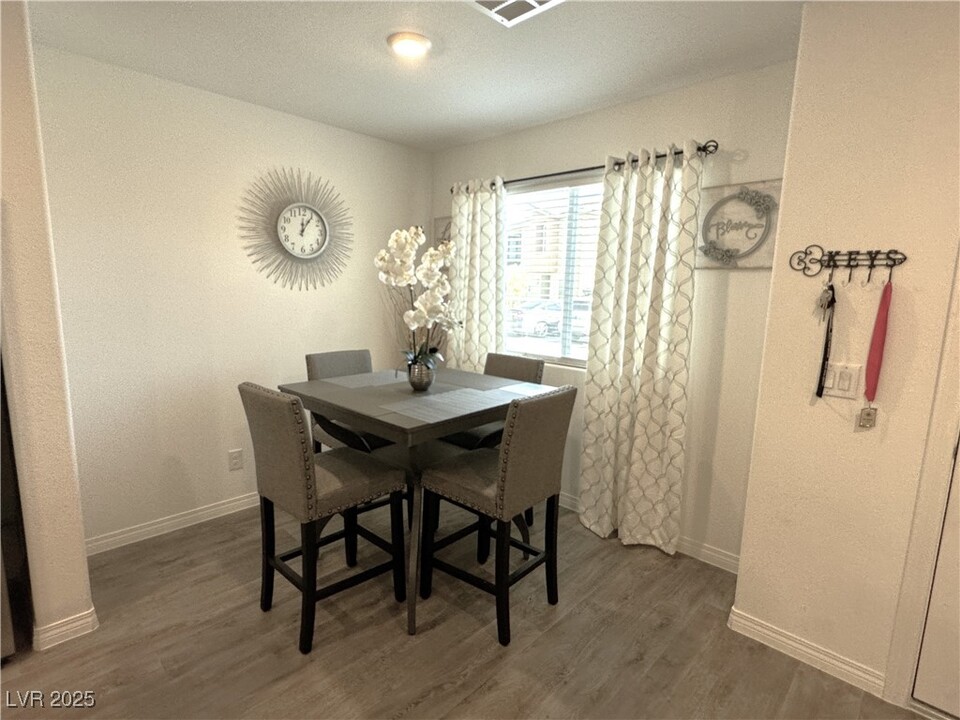 2853 Tahiti Grape Wy in Las Vegas, NV - Building Photo