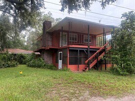 1334 Livingston Rd in Lutz, FL - Building Photo