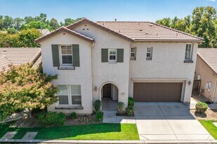 828 Toulouse Ln in Clovis, CA - Building Photo