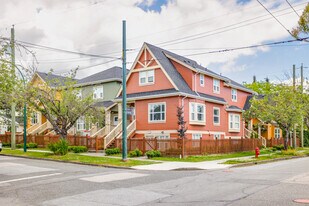4986-4992 Moss St in Vancouver, BC - Building Photo
