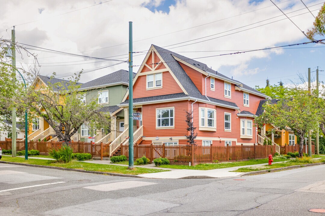 4986-4992 Moss St in Vancouver, BC - Building Photo