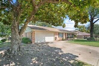 605 Southland Dr in Weatherford, TX - Building Photo - Building Photo