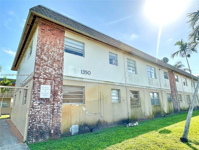 1350 NE 119th St in North Miami, FL - Building Photo - Building Photo