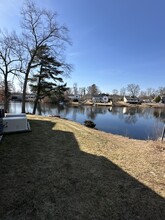 14 Crescent Beach Dr in Enfield, CT - Foto de edificio - Building Photo