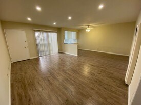 241 E Alameda Ave in Burbank, CA - Building Photo