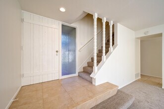 30747 Calle Chueca in San Juan Capistrano, CA - Foto de edificio - Building Photo