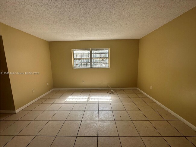 131 NW 77th St, Unit 7 in Miami, FL - Building Photo - Building Photo
