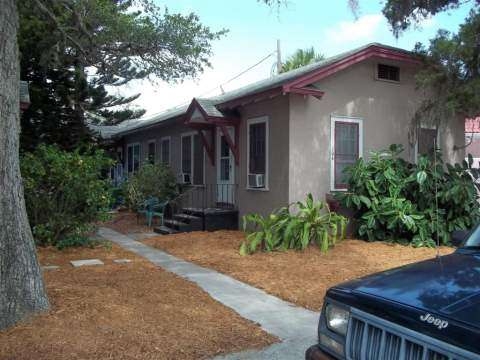 104 S Peninisula Ave in New Smyrna Beach, FL - Building Photo