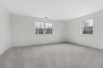 201 Bedford Rd, Unit #9e in Woburn, MA - Foto de edificio - Building Photo