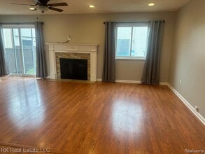 2824 Roundtree Dr in Troy, MI - Building Photo - Building Photo