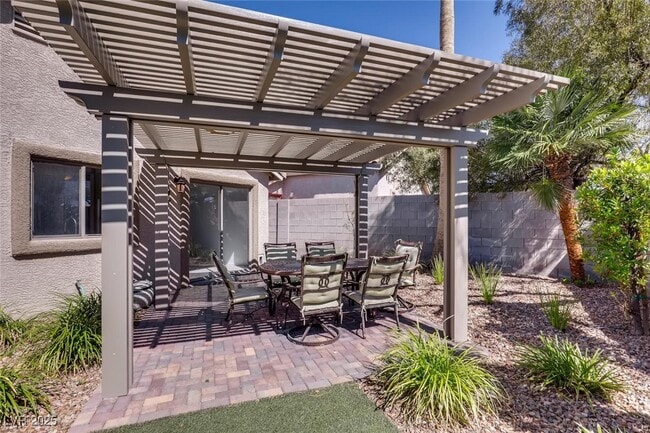 property at 2564 Spruce Creek Dr