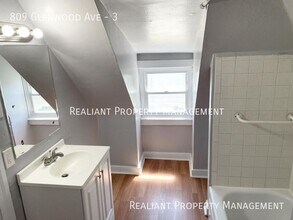 809 Glenwood Ave in Cincinnati, OH - Building Photo - Building Photo