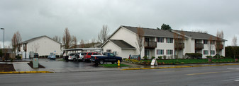 Redwood Square in Albany, OR - Building Photo