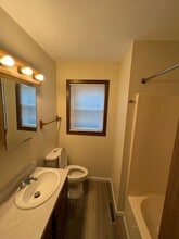 1004 Randolph St in Waterloo, IA - Building Photo - Building Photo